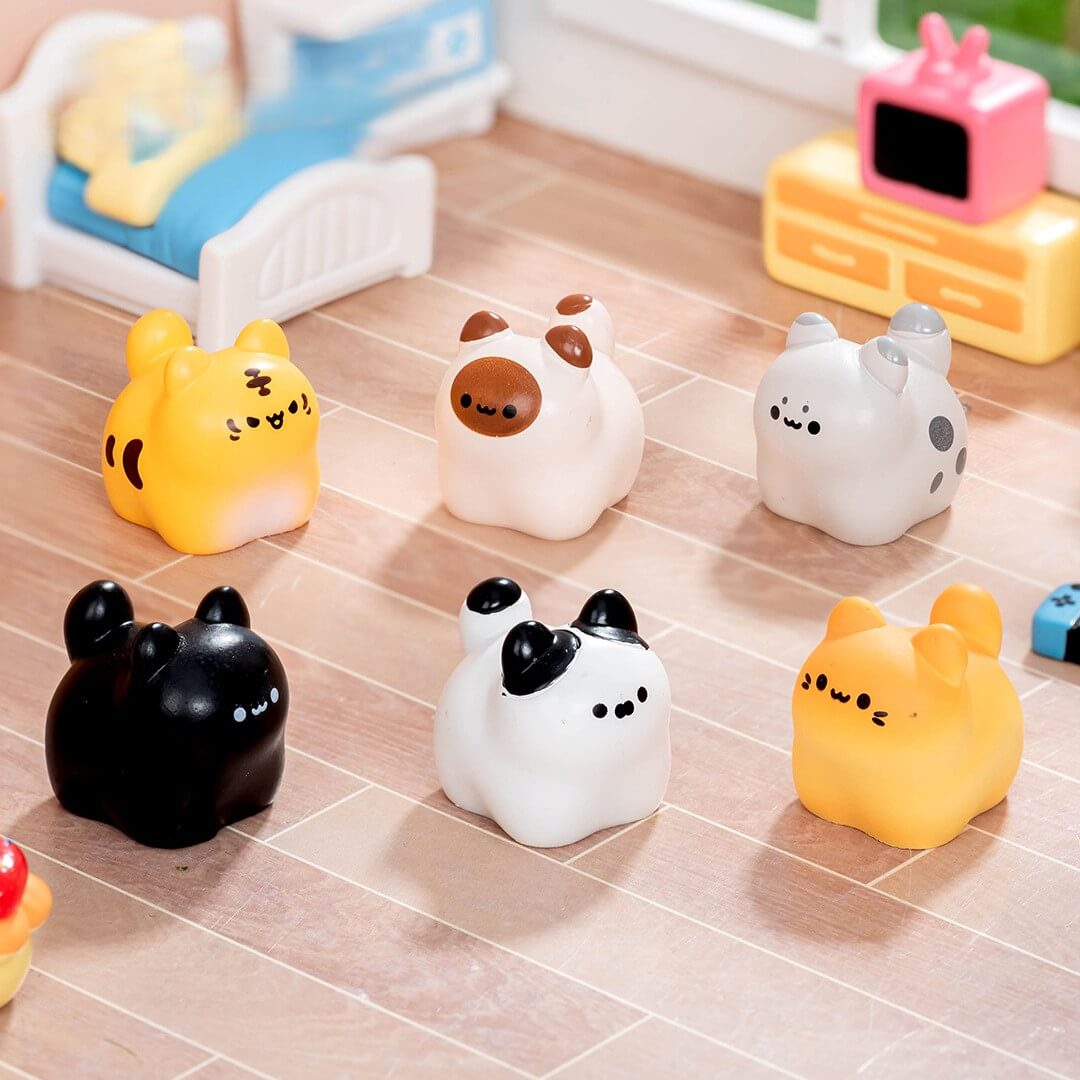 A212-Resin Cute Little Cat (Cube Game)