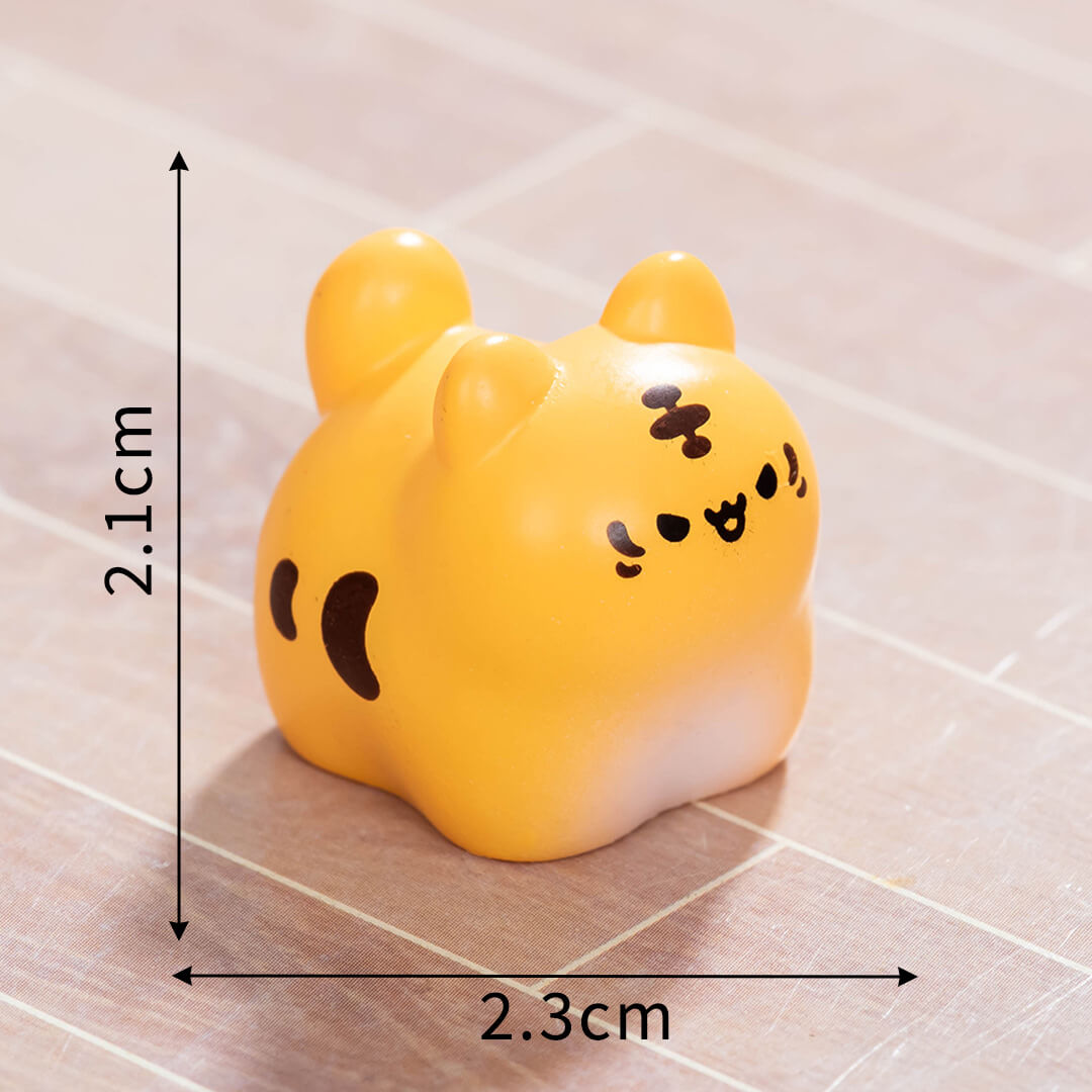 A212-Resin Cute Little Cat (Cube Game)