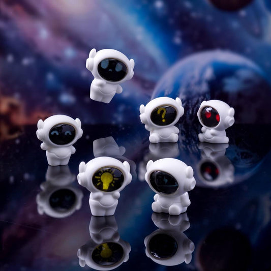 A213-Resin Cute Little Astronaut (Cube Game)